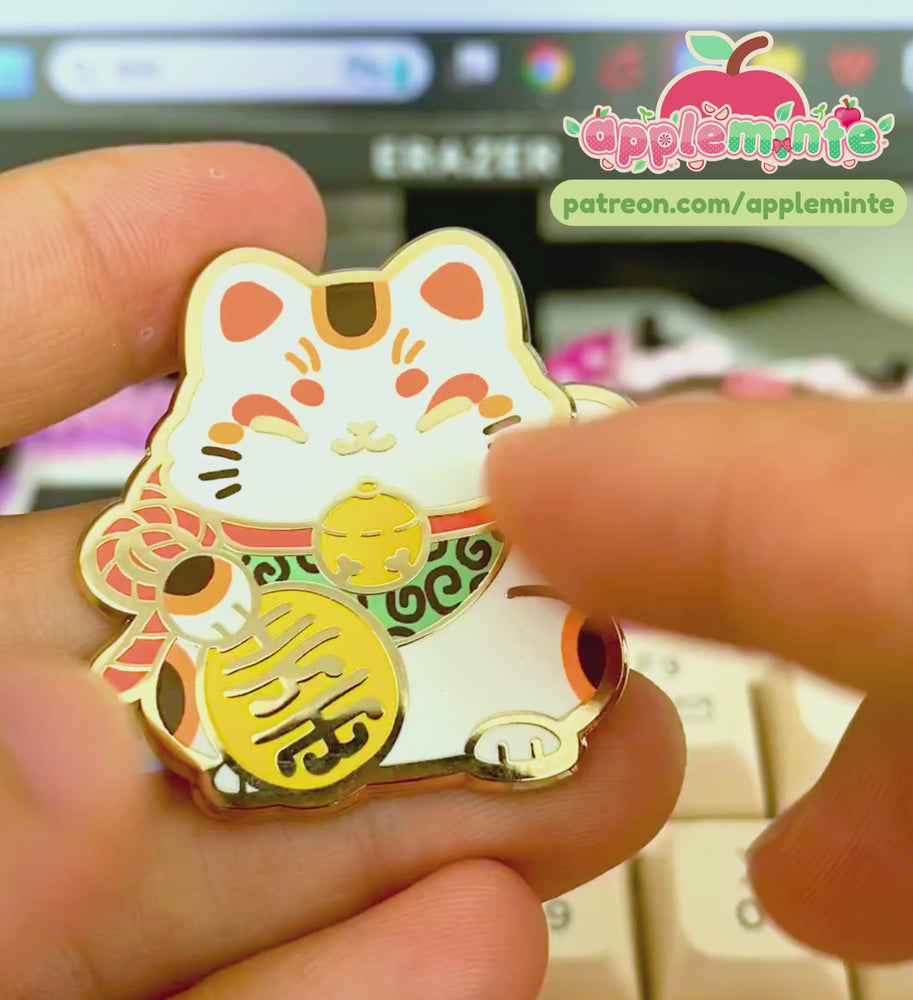 Maneki Neko Waving Pin